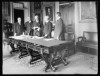 Den danske ambassadør Constantin Brun og amerikanske embedsmænd ved betalingen for Dansk Vestindien i marts 1917.