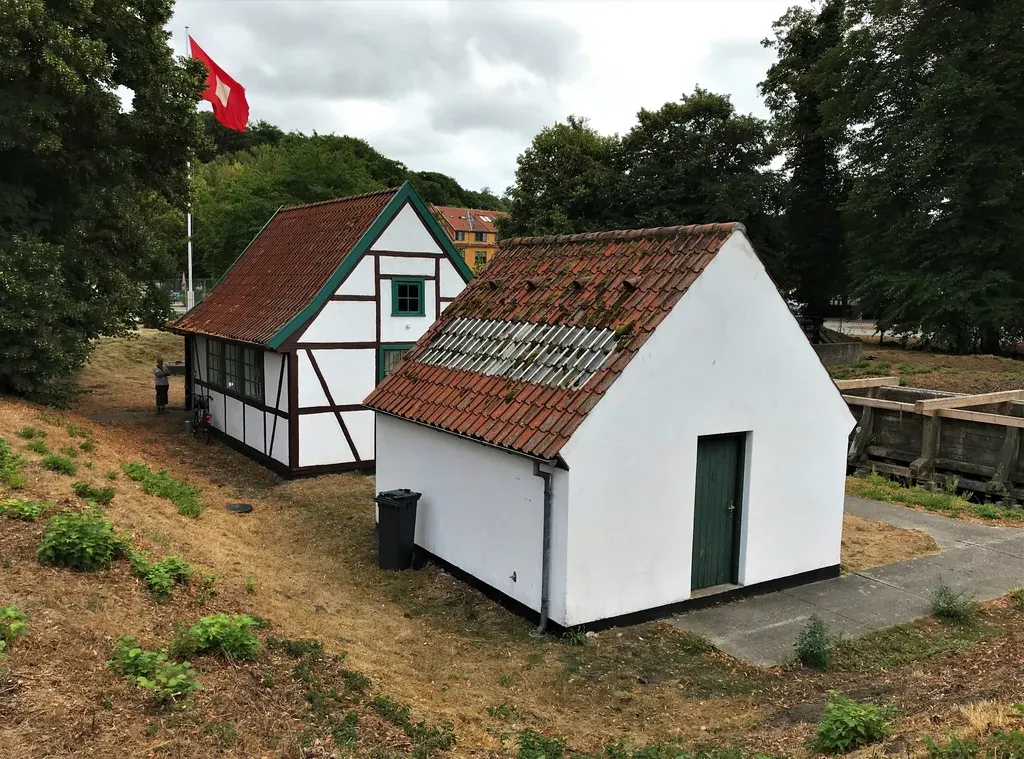 Historiske bygninger ved Krudtværksmuseet i Frederiksværk.